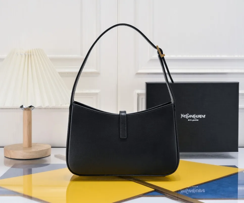 saint-laurent-ysl-the-5-to-7-hobo-bag-leather-black thumbnail 4