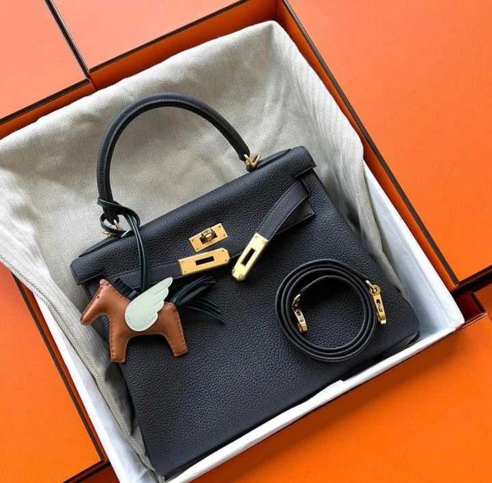 hermes-kelly-sellier-28-black-epsom-gold-hardware thumbnail 10