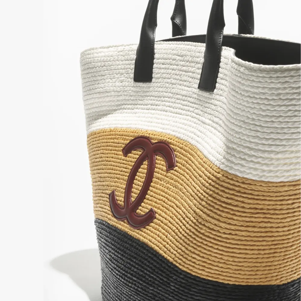 chanel-maxi-shopping-bag thumbnail 3