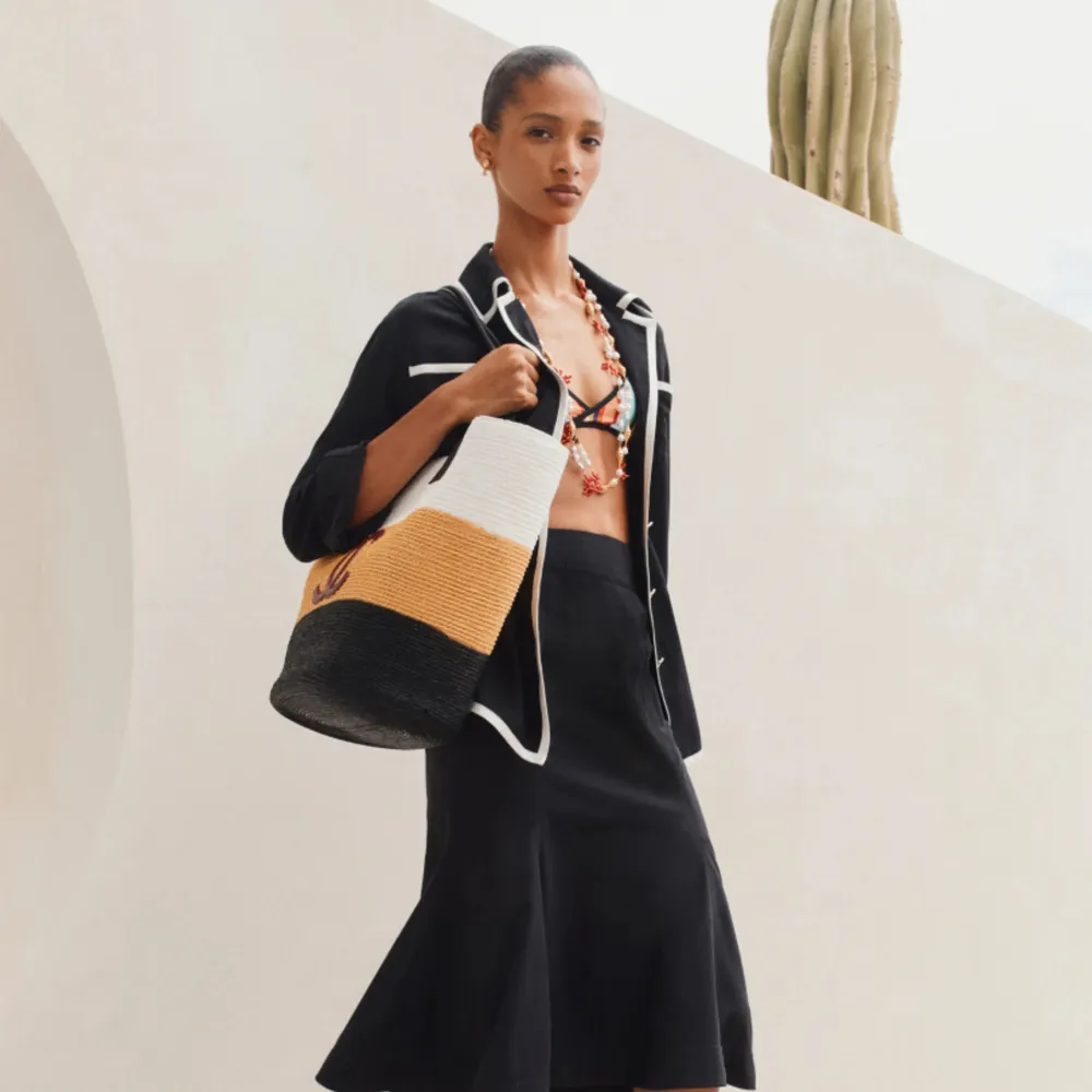chanel-maxi-shopping-bag thumbnail 4
