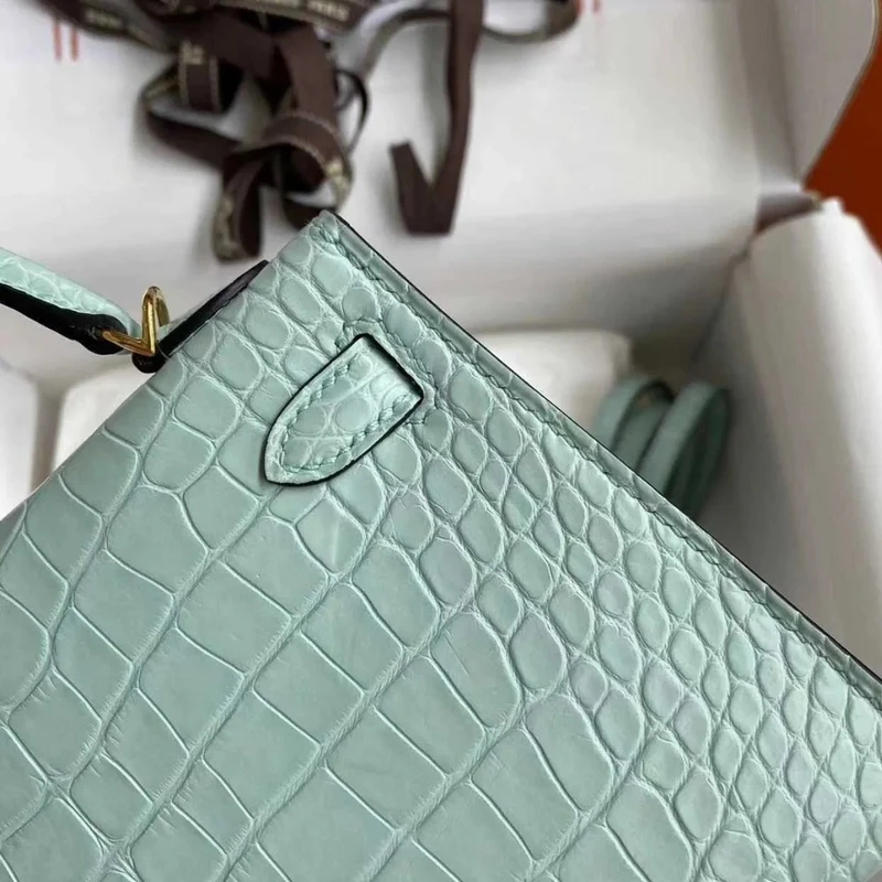 hermes-kelly-28-matte-alligator-leather-vert-deau-reversed-stitches thumbnail 8