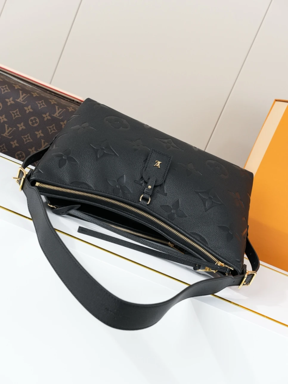 louis-vuitton-lv-carryall-mm-black thumbnail 4