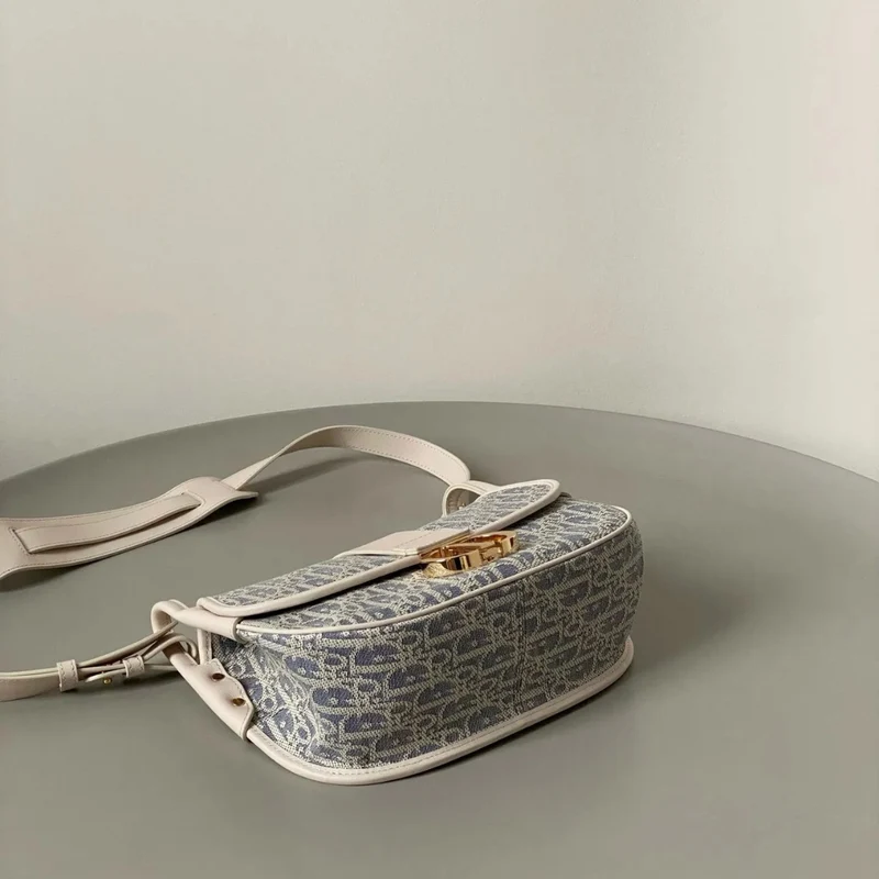 dior-30-montaigne-medium-bag thumbnail 6