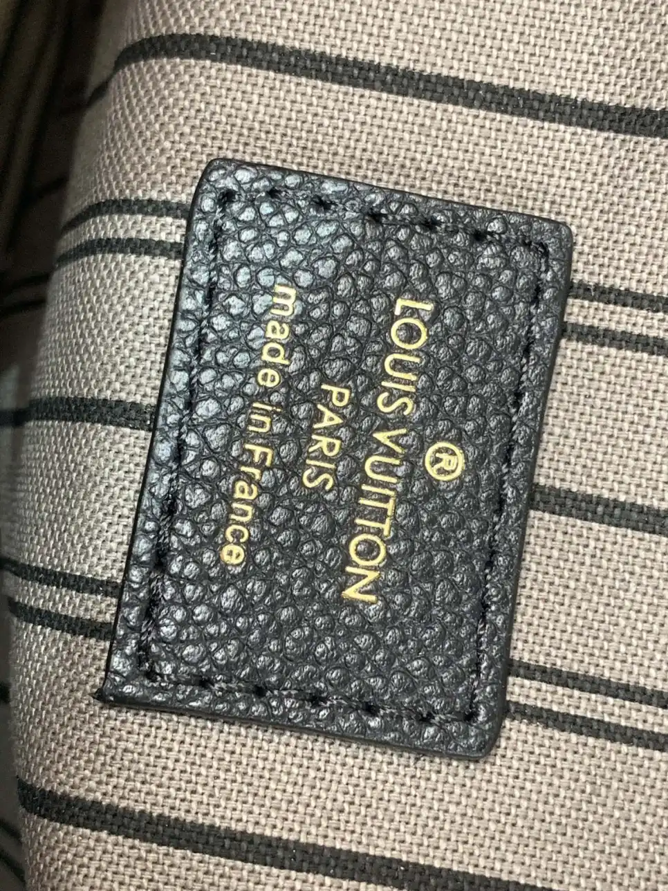 louis-vuitton-empreinte-monogram-leather-black-pochette-metis thumbnail 12