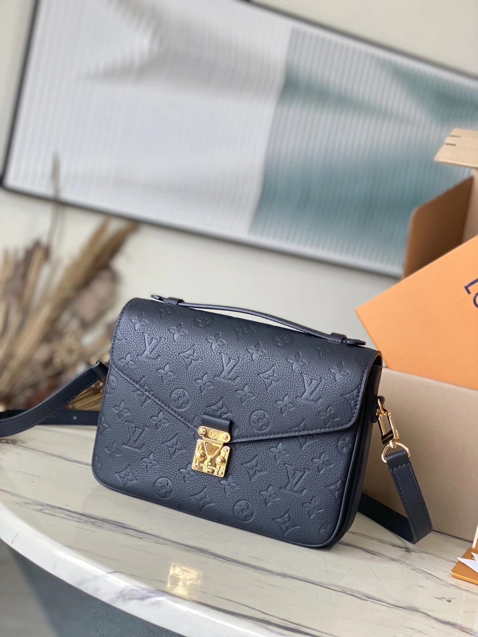louis-vuitton-empreinte-monogram-leather-black-pochette-metis thumbnail 4