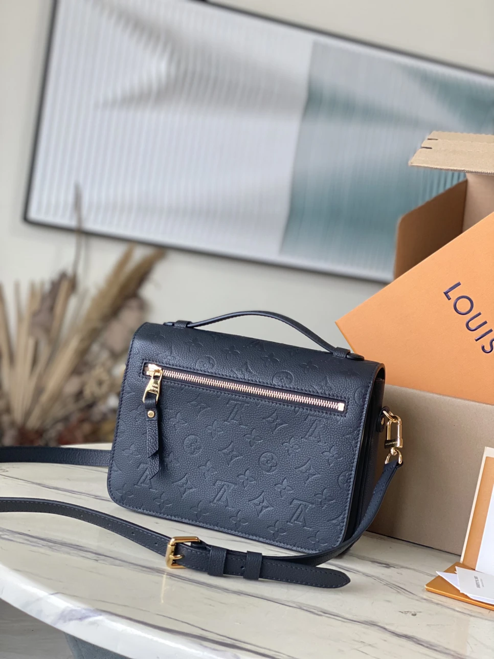 louis-vuitton-empreinte-monogram-leather-black-pochette-metis thumbnail 7