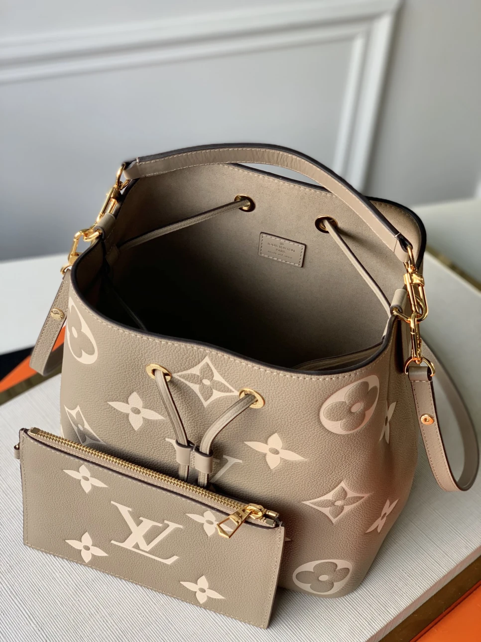 louis-vuitton-lv-neonoe-mm-bucket-bag thumbnail 6