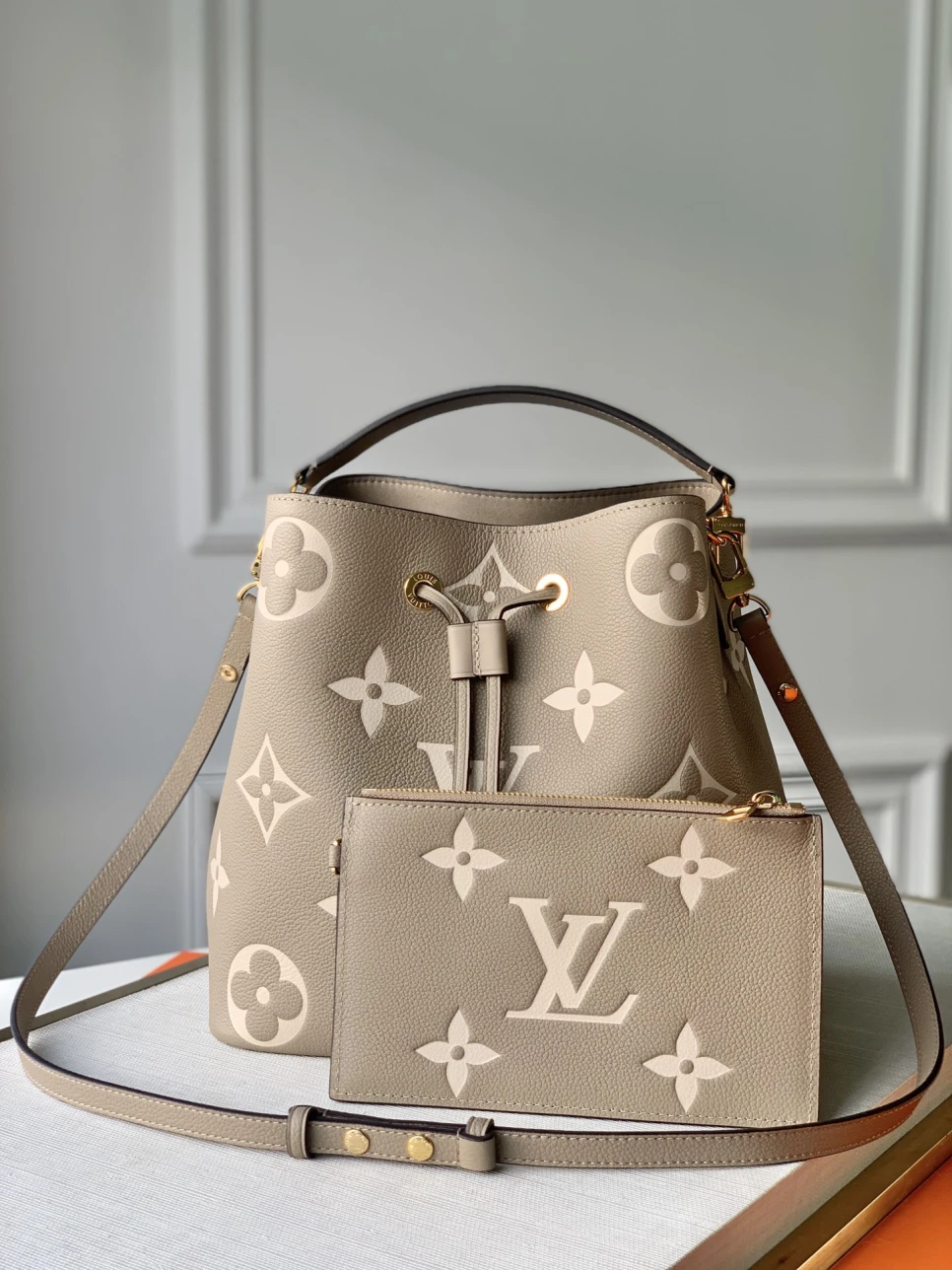 louis-vuitton-lv-neonoe-mm-bucket-bag thumbnail 2
