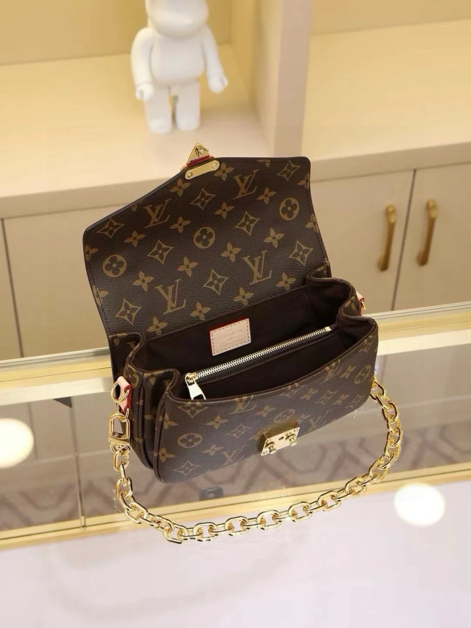 louis-vuitton-lv-monogram-pochette-metis-east-west-bag thumbnail 5