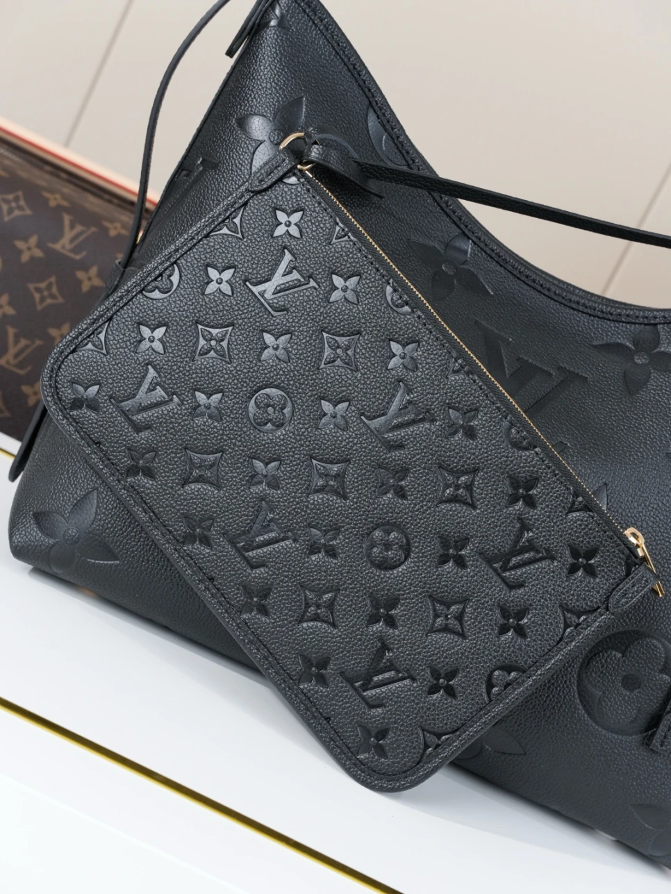 louis-vuitton-lv-carryall-mm-black thumbnail 8